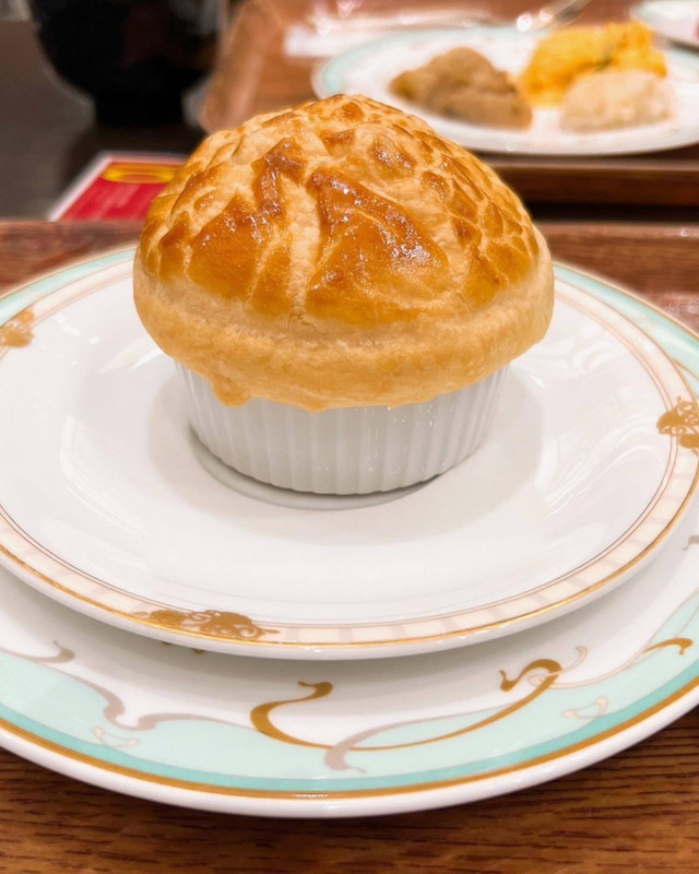 朝食ビュッフェの水炊きのパイ包み