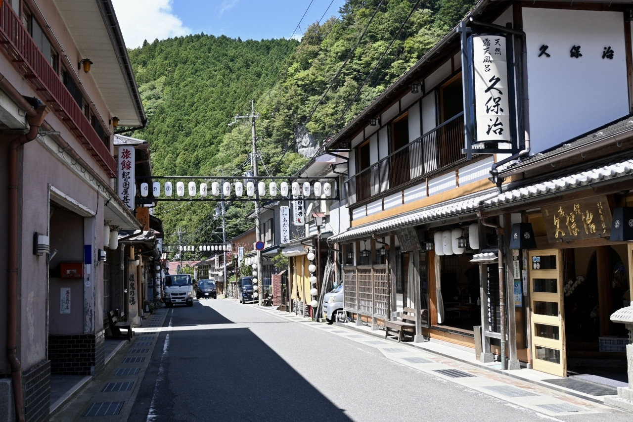 お庭を眺めながらお湯を満喫！温泉と名水自慢の宿4023771