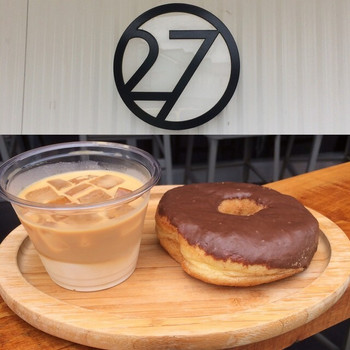 「27コーヒーロースターズ」 料理 72670341 店先で