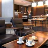 老舗珈琲店の味わいを
併設カフェで堪能 / 1