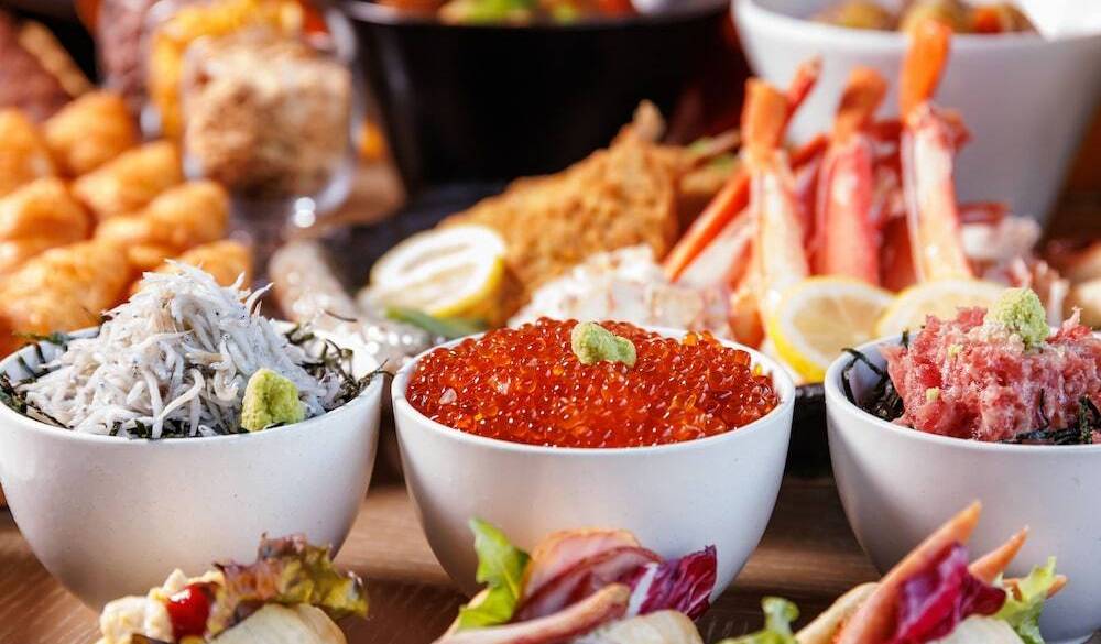 地元食材たっぷりの
彩り豊かな朝食 / 2