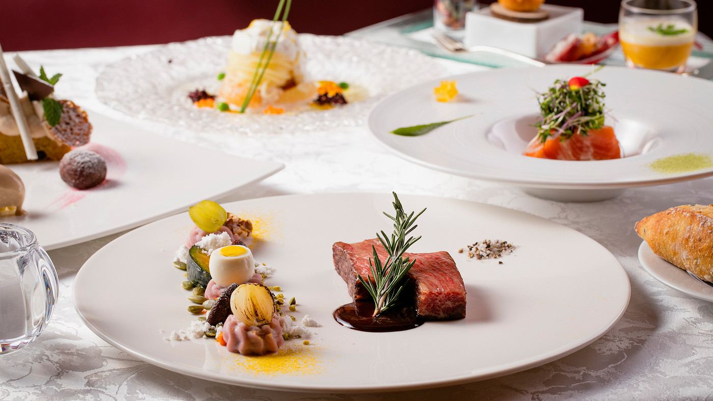 光差し込む開放感のあるプールで洞爺湖の自然を感じよう♪3658612