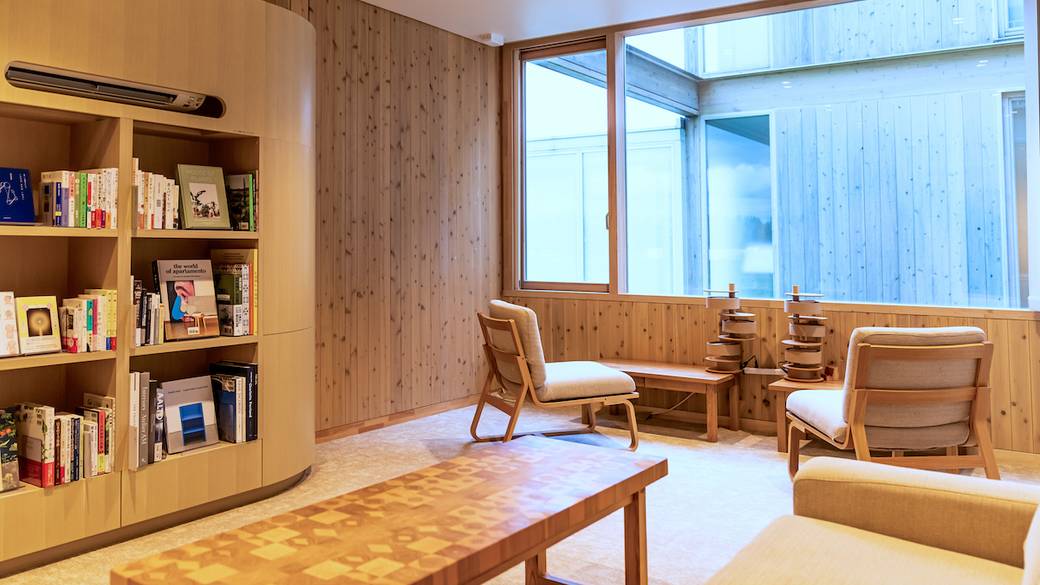 宿泊棟ライブラリー② / 5