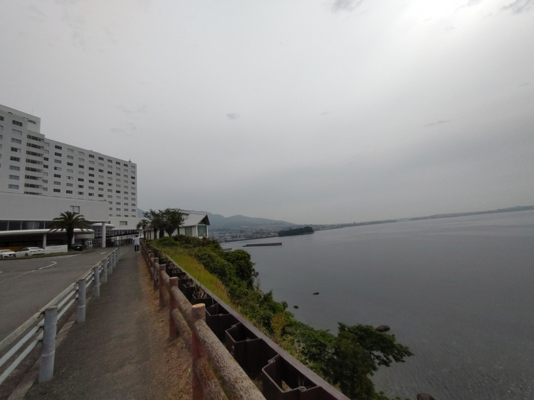 ホテルの前は別府湾