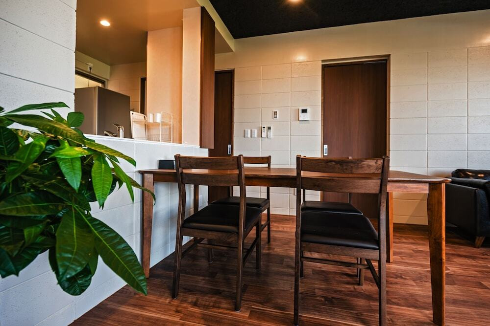 客室内のダイニングエリア