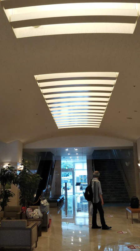 広いロビー