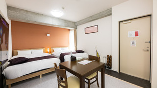 コンフォート 4 人部屋 ダブルベッド 2 台