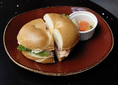 ダブル エックスワイズィ バー