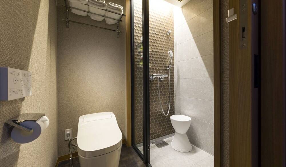 客室シャワーブース一例 / 2