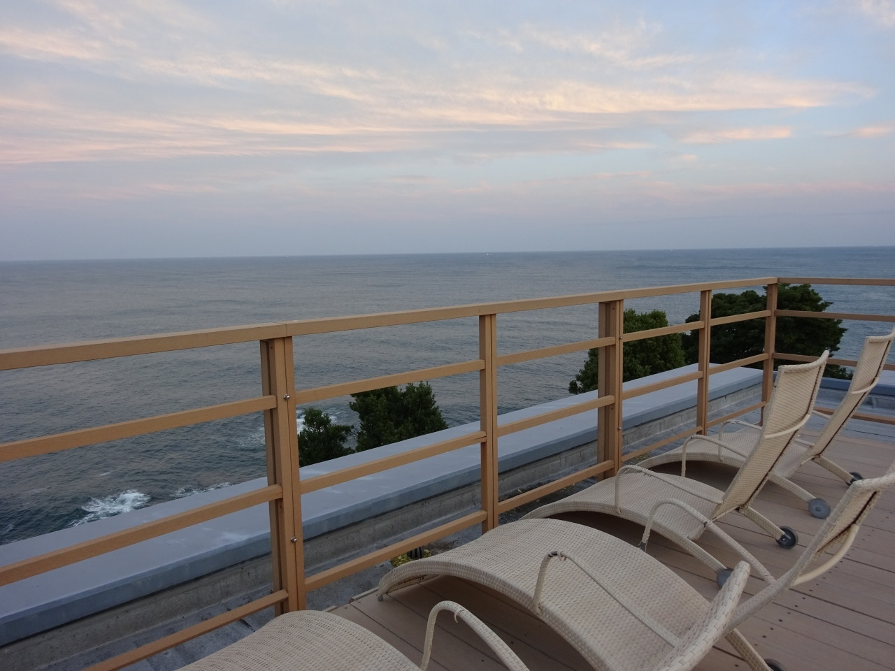 ダイナミックなテラスで青の世界へ飛び込もう！3908427