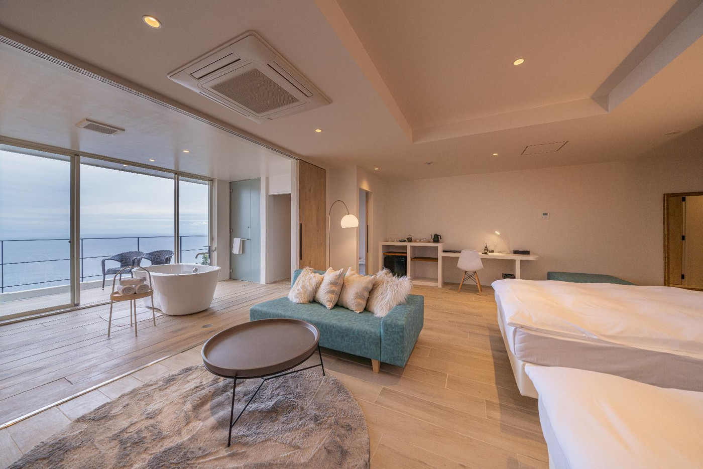 エーゲ海のプチホテルでロマンチックなひと時を4261622