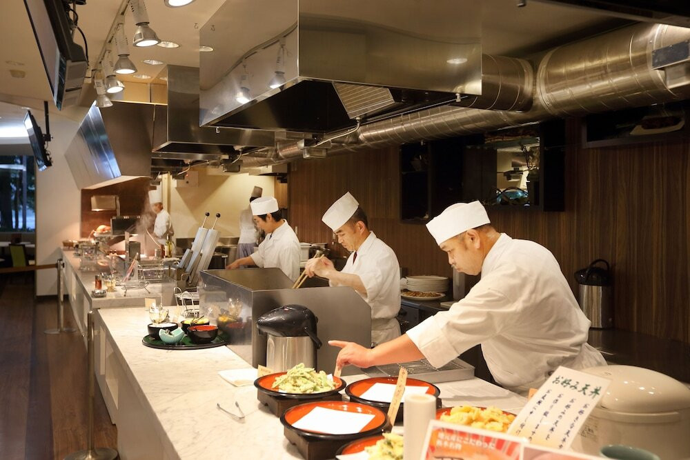 朝夕のバイキングで、高原のフレッシュなお食事を楽しんで3960247