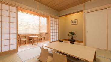 客室内のダイニングエリア / 16