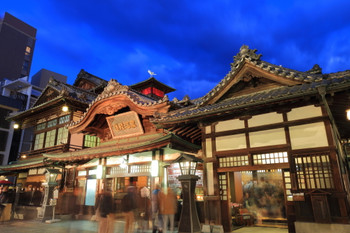 Night view of onsen Onsen Honkan