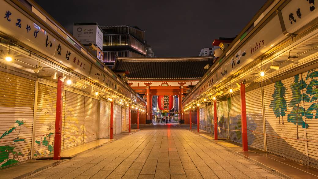 「浅草寺」で
夜散歩を楽しむ / 1