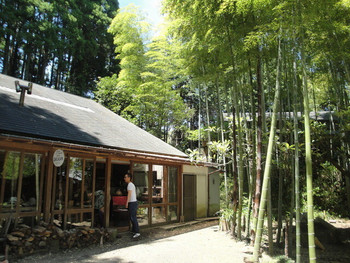 「カフェ ササヤ」外観 1178778 2012年5月訪問時：工房の奥にカフェがありました…左で靴を脱いで上がります