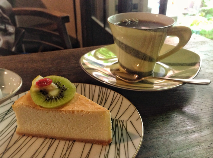 これ以上ない組み合わせ♡丁寧に淹れたコーヒーとチーズケーキ1923764