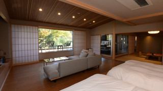 「仭」和室10帖+洋室リビング＋露天風呂