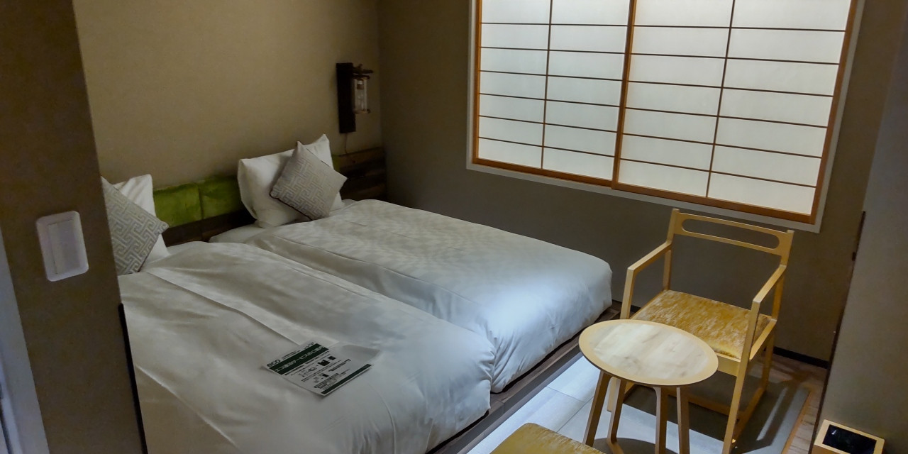 部屋はコンパクトです