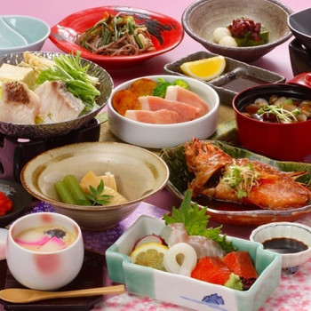 キッズスペースで遊んだ後は、温泉でのびのび。豪華な子どもメニューに大満足！4263432