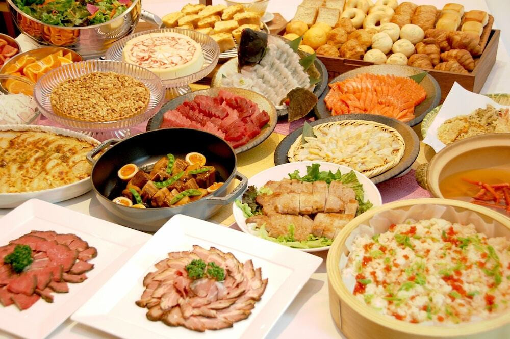 カレー、天ぷら、海鮮丼etc。品数たっぷり朝食♪温泉で体も癒せる4769553