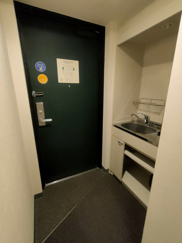 玄関・キッチン