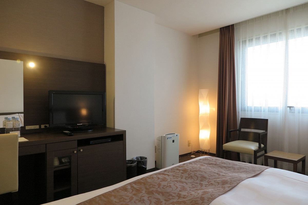 テーブル・椅子の雰囲気は旅館のようですね 