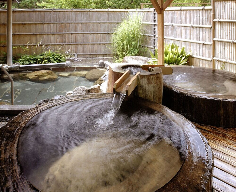 「離れの湯」女性内湯②