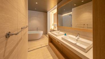 ジュニアスイート バスルーム 洗面台 / 3