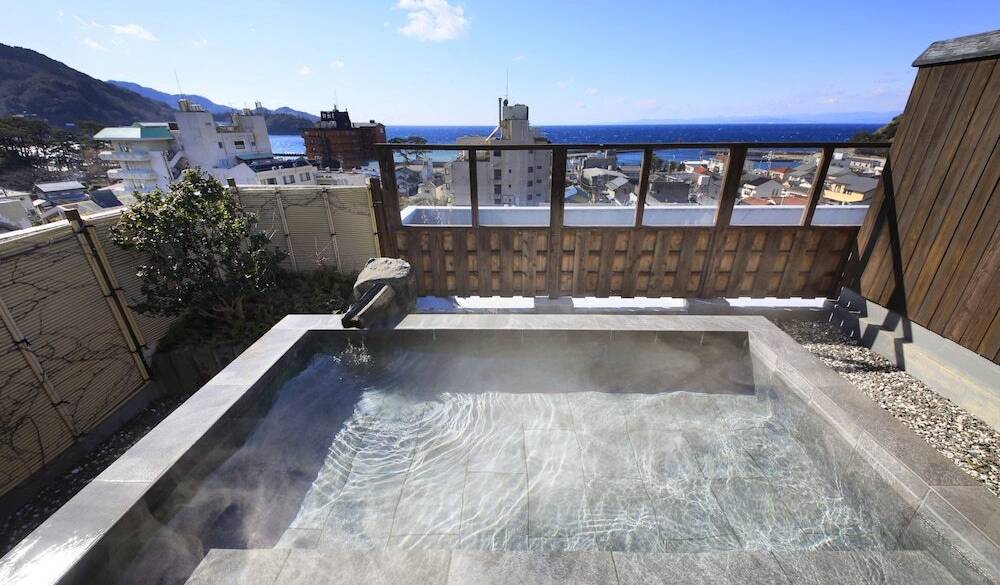 海辺の風景に癒される
広々とした浴場 / 1