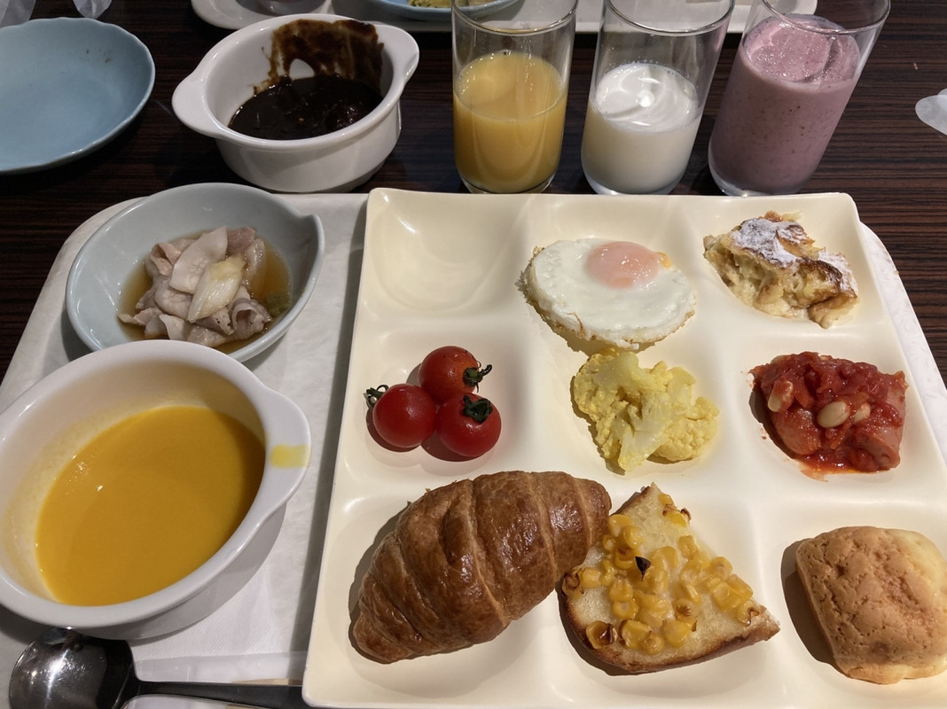 朝食バイキング。