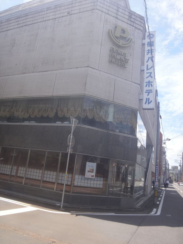 見た目以上に内装はかなり古め