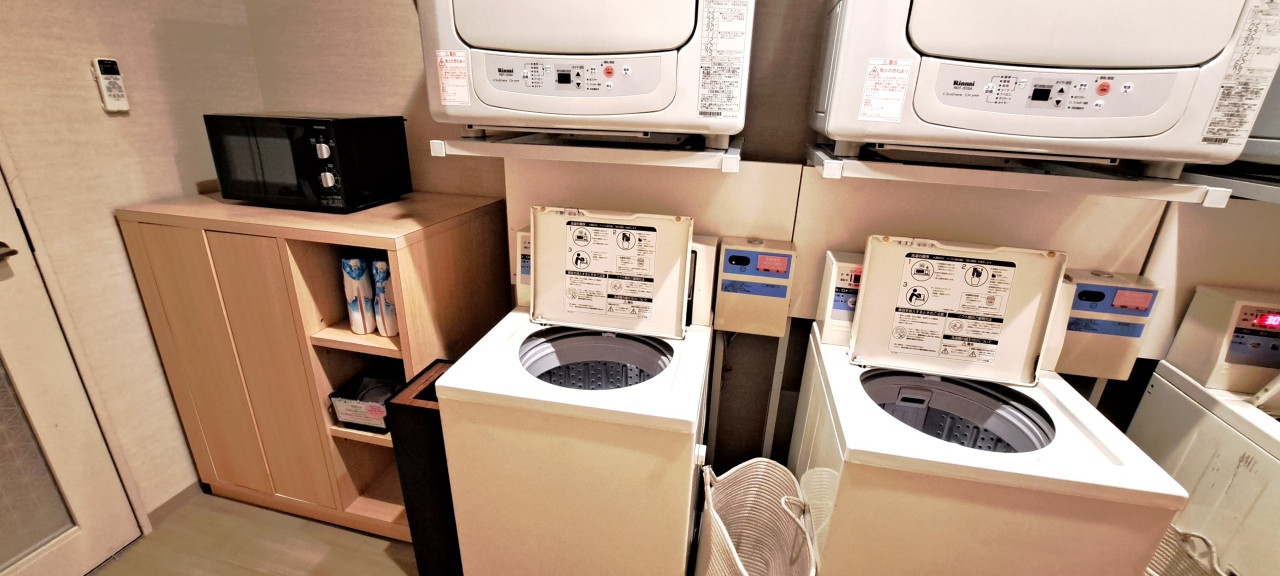 コインランドリーと同じ所に電子レンジ、洗剤等あります