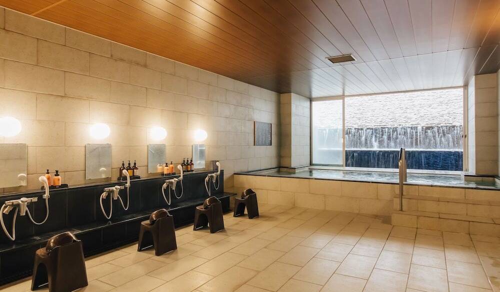 温泉＆岩盤浴で
身も心もデトックス / 2