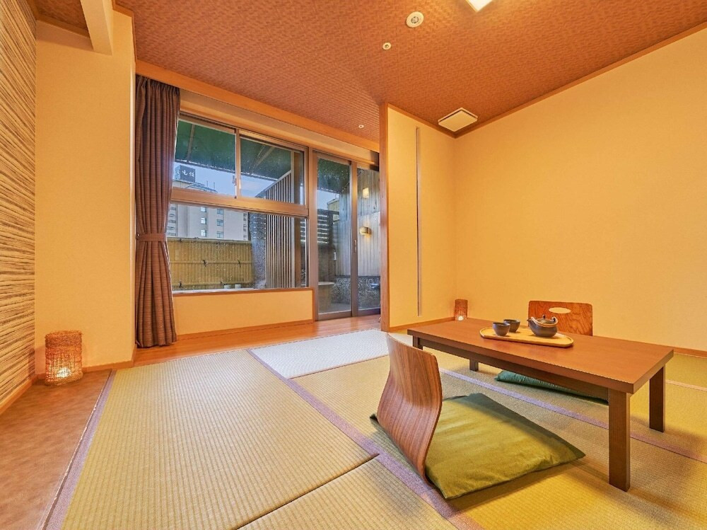 広々とした和洋室タイプの露天風呂付き客室♪ご当地メニューも味わって4005483