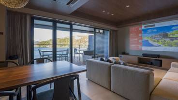 客室内のダイニングエリア / 19