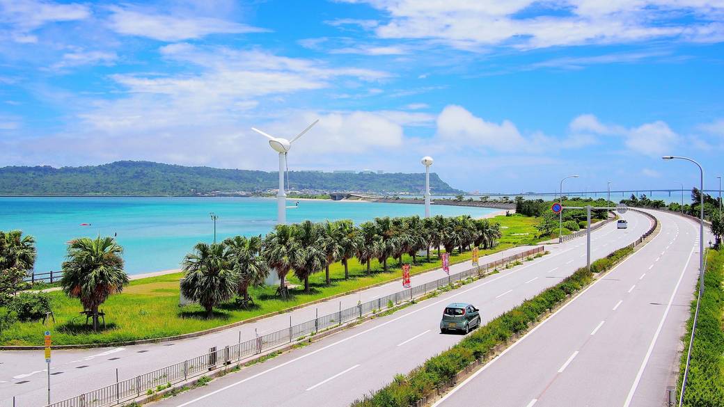 那覇空港に到着したら
恩納村方面へドライブ / 1