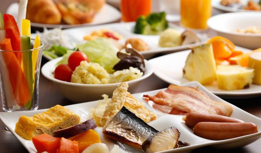 ダイニングで
朝食ビュッフェ / 1