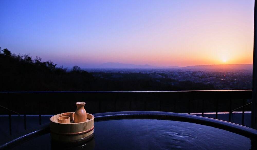 夕暮れに染まる古都の景色 / 2