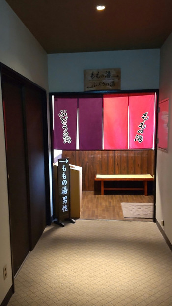 源泉かけ流しの温泉に浸かって疲れを癒したら部屋食でまったり3704840