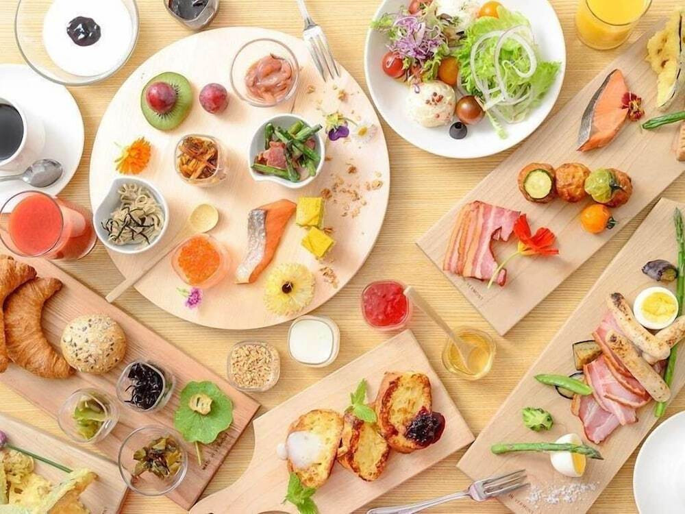 日本庭園を眺めながら優雅な朝食4281644