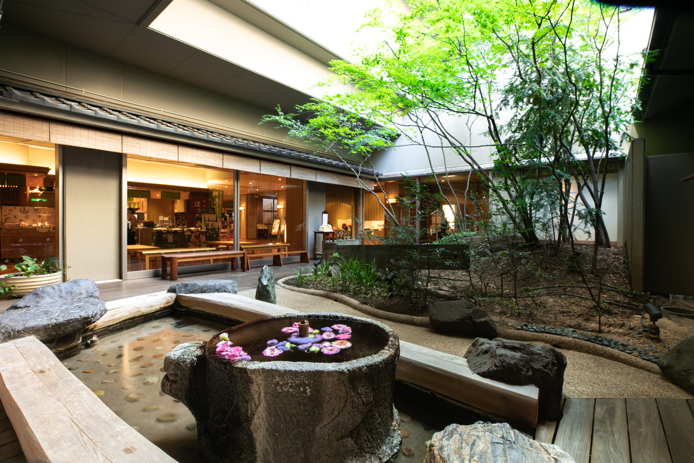 「手湯・足湯」、「ゲームコーナー」など施設内で満喫！4258902