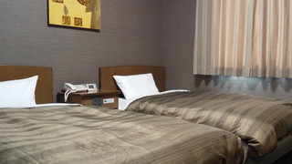 ツインルームシングルサイズベッド 2 台喫煙可