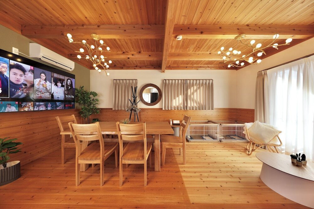 客室内のダイニングエリア