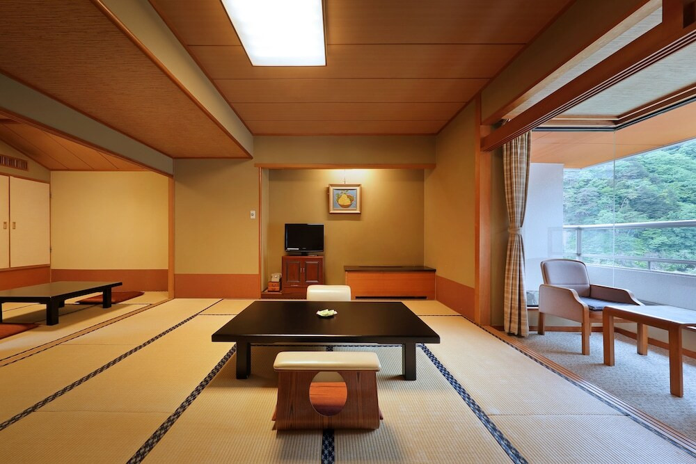 5-9階 12.5畳+4.5畳客室①