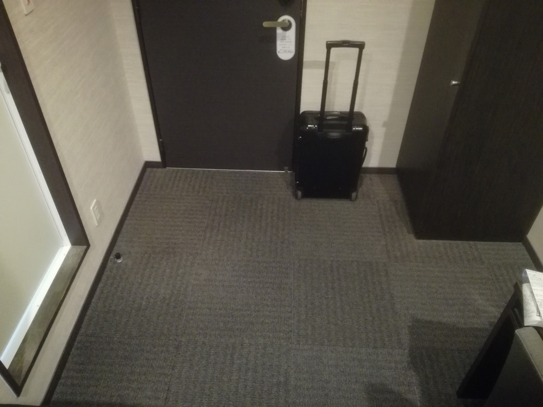 ６０４号室　大型荷物があっても、ここに広げられます。