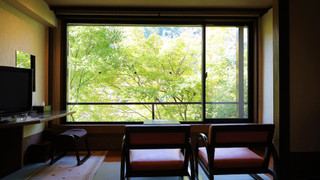 和室8畳 渓谷側