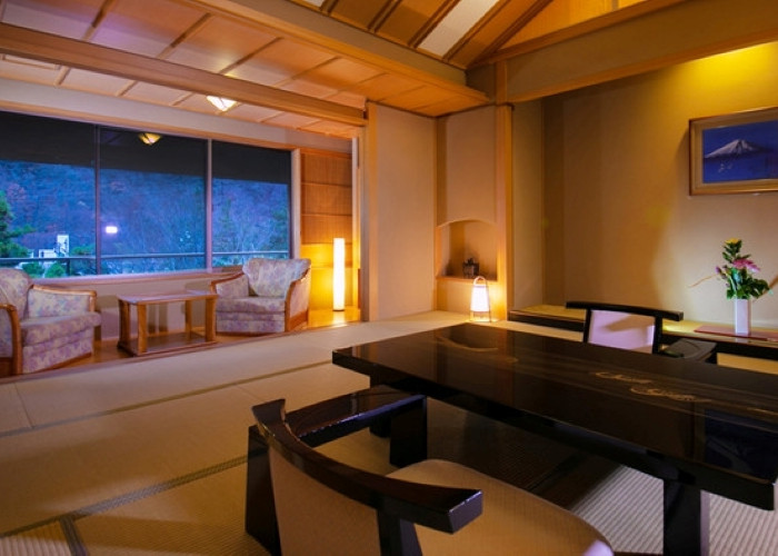 こちらはビューバス付きの「萩の倉 特別室」。眺めのよい湯船で疲れを癒して