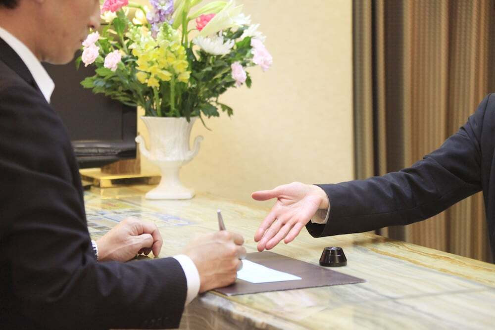 チェックイン / チェックアウト キオスク