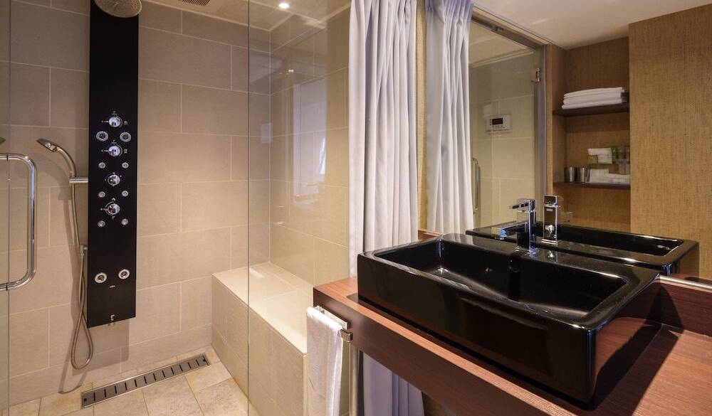 シャワーブース一例 / 1